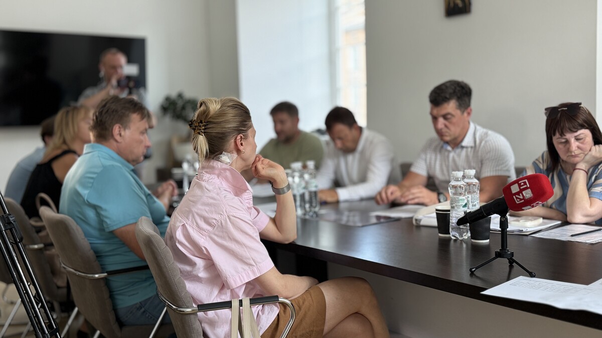 Фото 3: У мерії відбулася чергова зустріч із мешканцями щодо роботи закладу мережі «МакДональдз» на площі Ринок