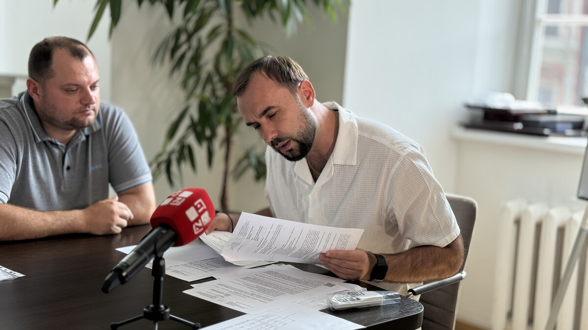 Фото 1: У мерії відбулася чергова зустріч із мешканцями щодо роботи закладу мережі «МакДональдз» на площі Ринок