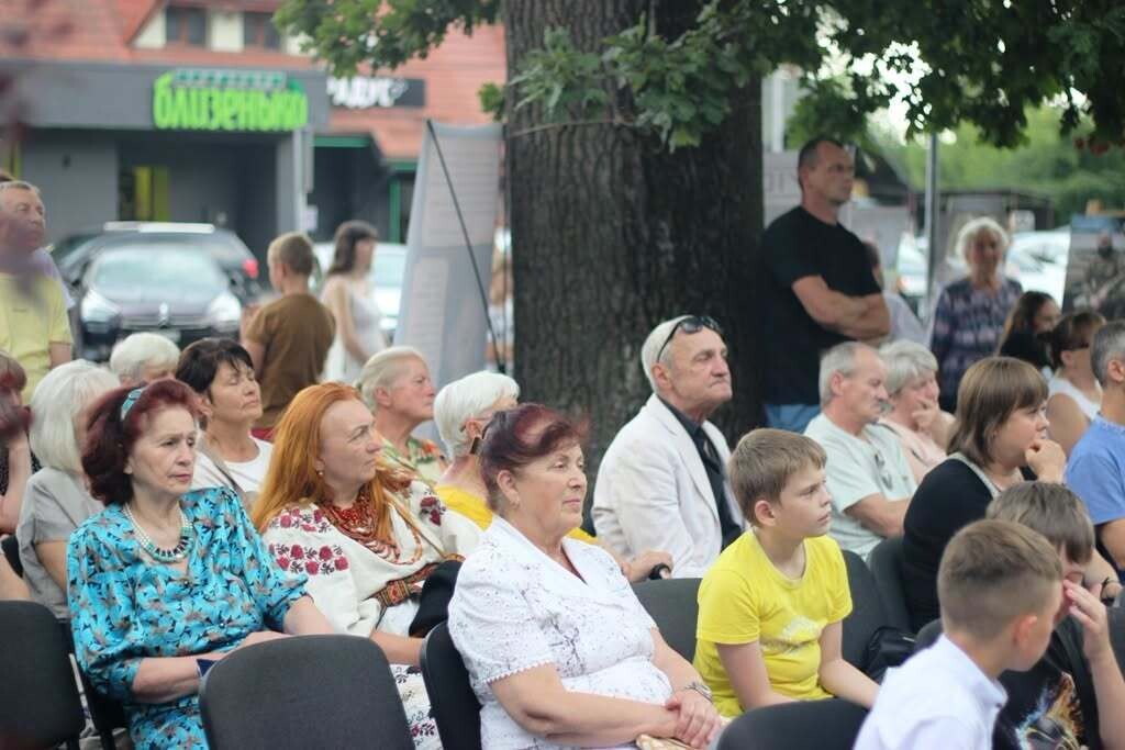 Фото 3: Благодійний захід і подяки активним мешканцям: Брюховичі відзначили 582-річчя