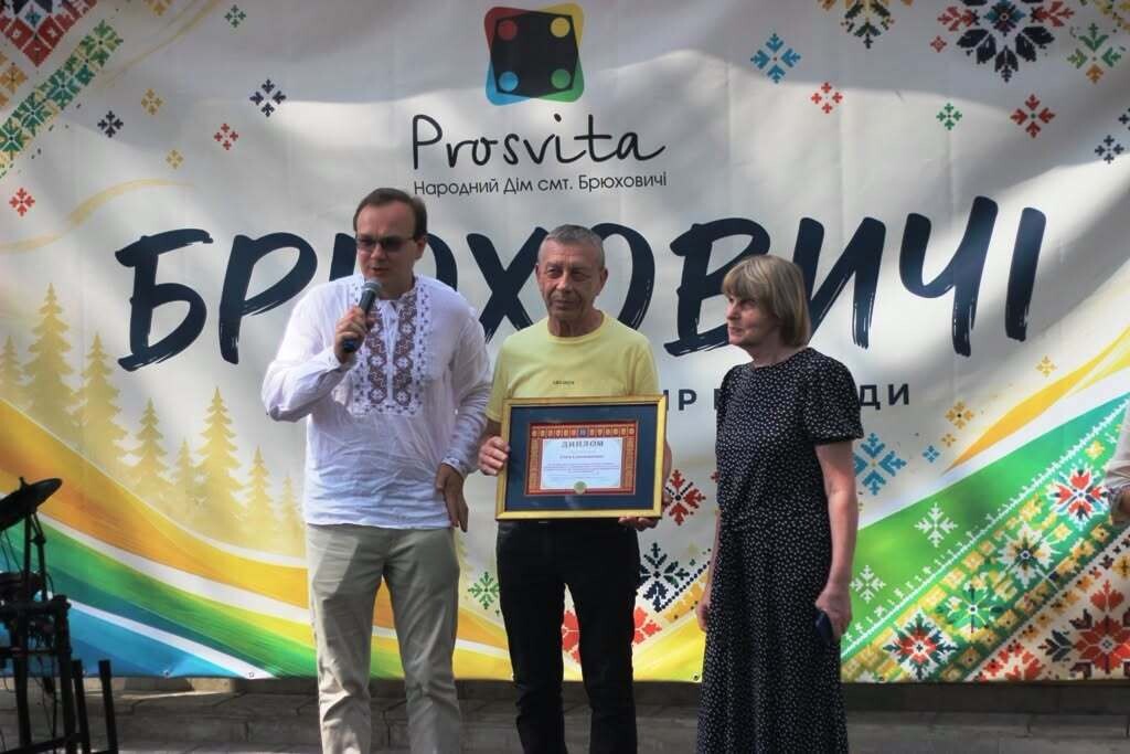 Фото 1: Благодійний захід і подяки активним мешканцям: Брюховичі відзначили 582-річчя