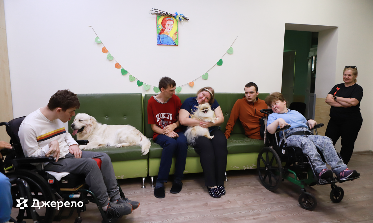 Фото 5: Собаки, які лікують без слів: як у &laquo;Джерелі&raquo; чотирилапі терапевти допомагають дітям та молоді з інвалідністю