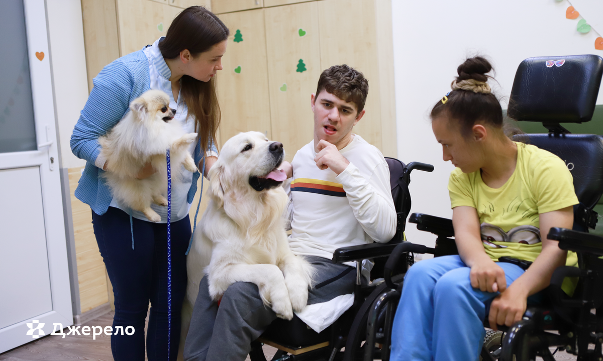 Фото 3: Собаки, які лікують без слів: як у &laquo;Джерелі&raquo; чотирилапі терапевти допомагають дітям та молоді з інвалідністю
