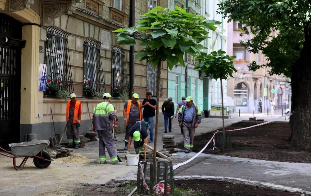 Фото 1: У сквері імені легендарного шахіста Леоніда Штейна встановлять нові шахові столи та пам&rsquo;ятну стелу