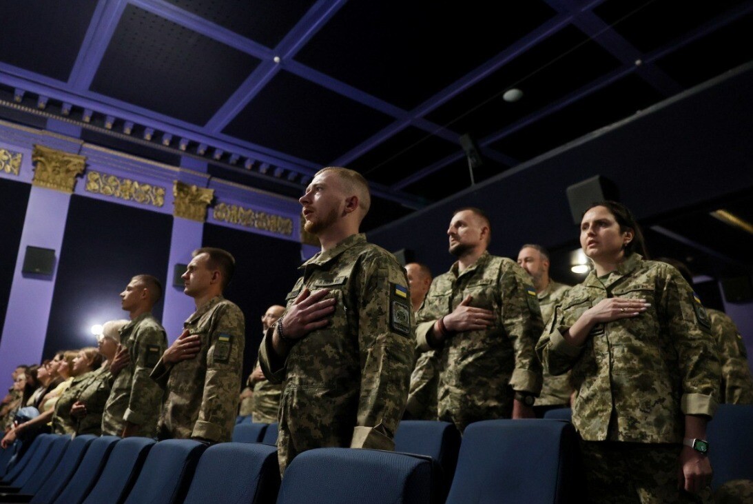 Прикордонники частини 7 прикордонного Карпатського загону співають Гімн України