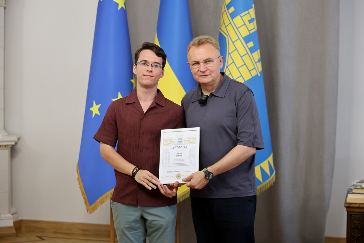 Фото 2: 32 найуспішніші випускники Львова отримали грошові премії від міста за найвищі результати на НМТ
