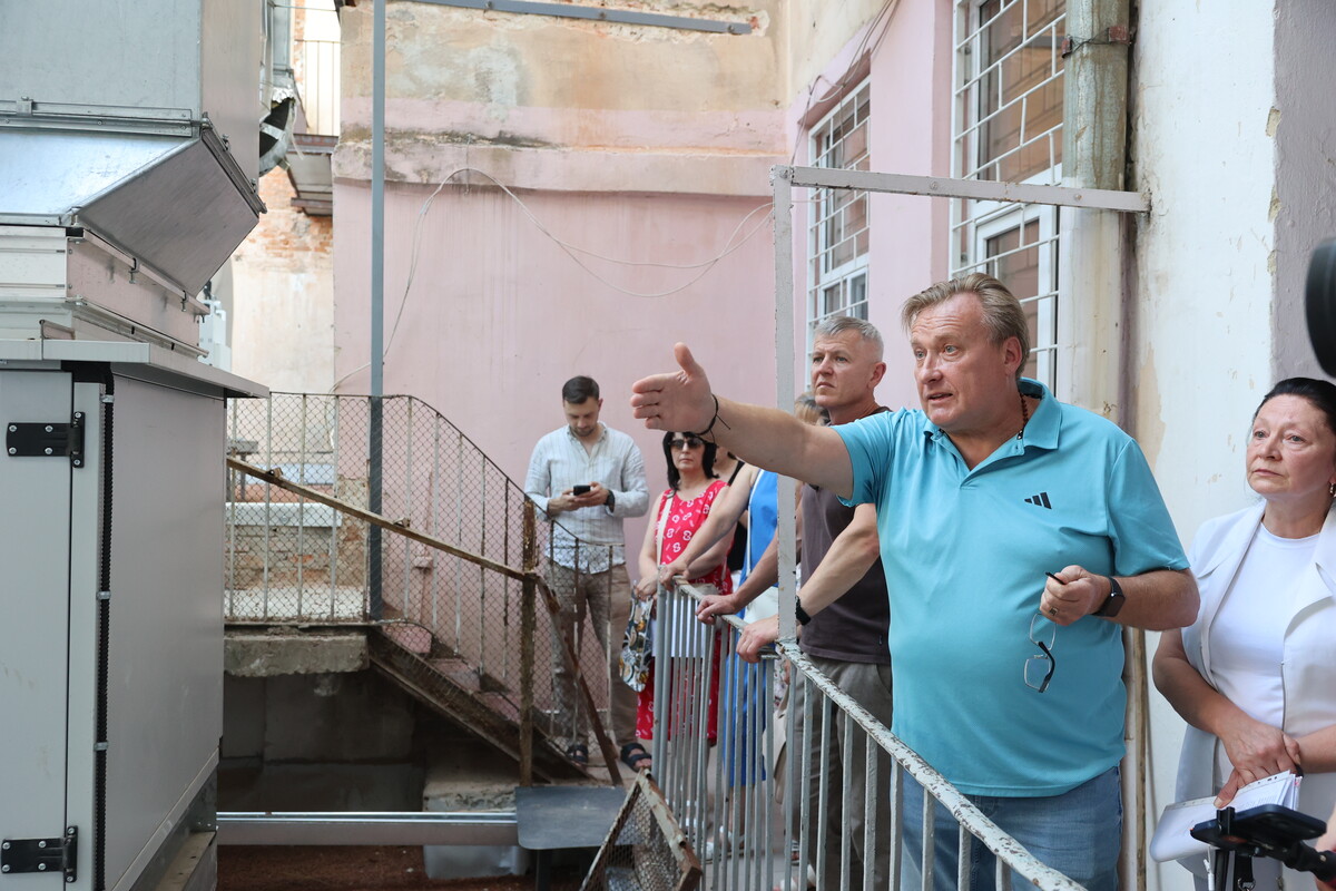 Фото 4: «Шумоізоляційний екран та більше світла»: у Львові обговорили подальші кроки для усунення шуму і вібрації на площі Ринок