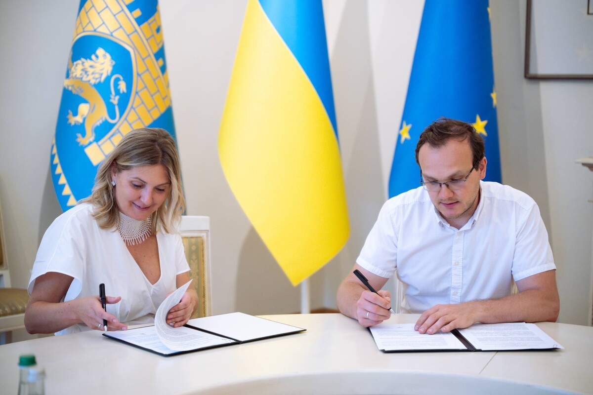Фото 1: Львів та&nbsp;&laquo;Фундація Кредобанку&raquo; об'єдналися для розвитку молоді: підписали Меморандум про співпрацю