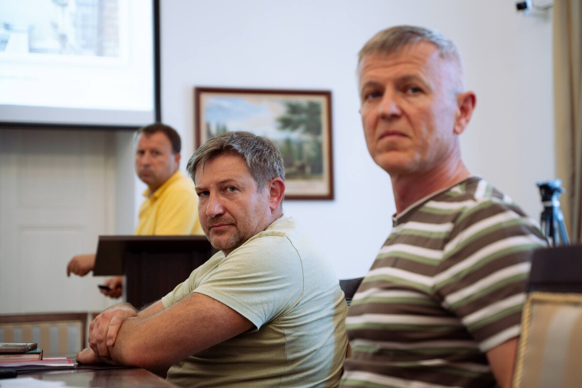 Фото 2: «МакДональдз» презентував технічні рішення для усунення шуму і запахів у дворі на площі Ринок, які обіцяють виконати до 16 вересня
