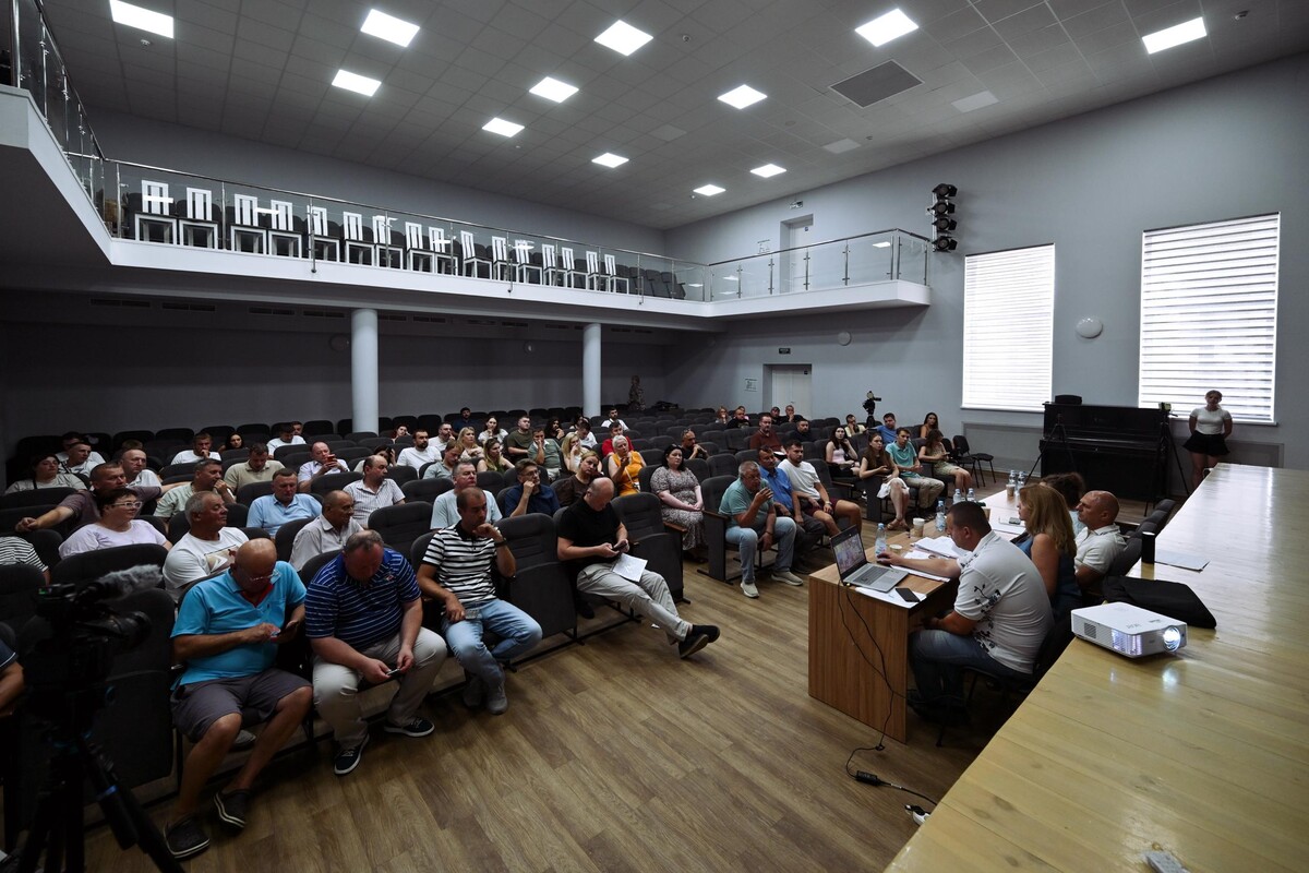 Фото 2: На громадських слуханнях розкритикували плани масштабної забудови Сокільників (відео)