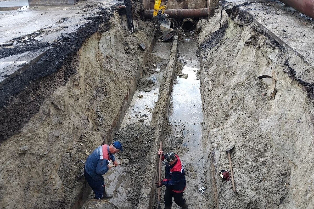 Фото 1: Через дощ роботи на вул. Науковій продовжили: тролейбус № 22 ще чотири дні курсуватиме зі змінами
