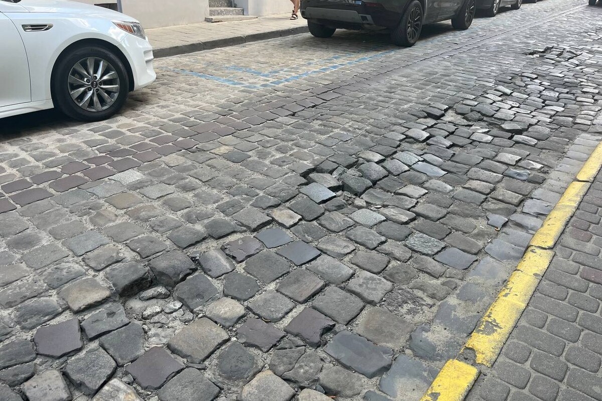 Фото 1: Аварійне дорожнє покриття на вул. Гавришкевича відремонтують: три дні вулиця буде перекрита для руху приватного транспорту
