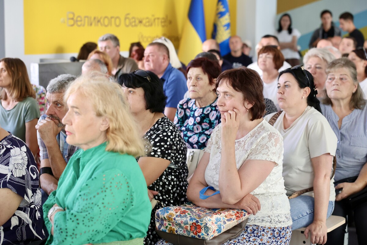 Фото 3: Два тижні після ракетного удару: у Львові тривають відновлювальні роботи, а постраждалі мешканці невдовзі отримають перші компенсації