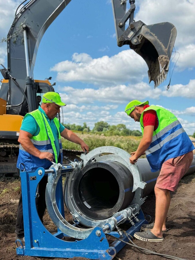 Фото 1: Від Магерова до Львова оновлюють магістральний водогін: вже прокладено 500 метрів нової мережі