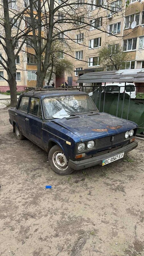 Фото 1: З різних районів Львова приберуть ще 24 занедбані автівки