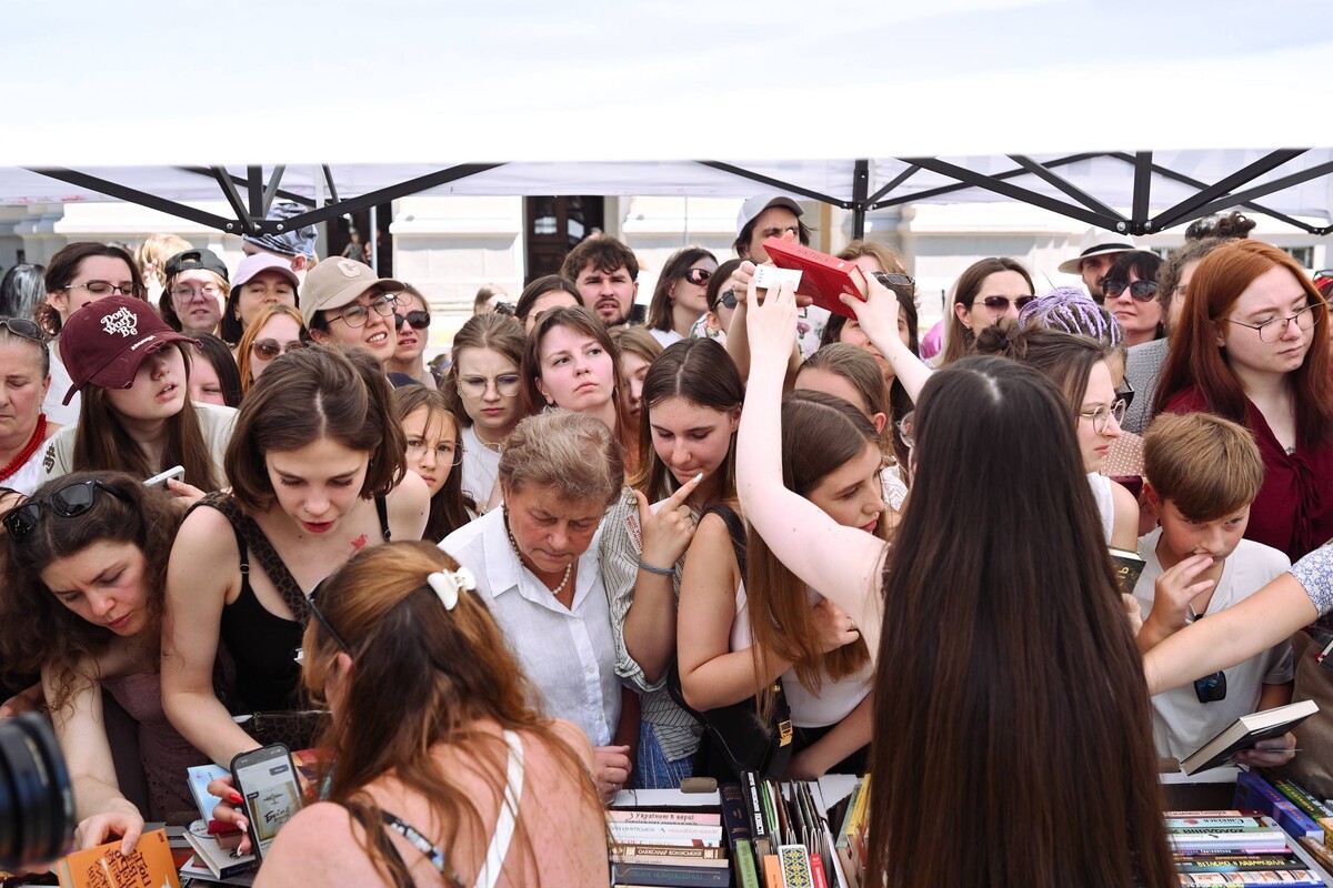 Фото 1: У&nbsp;Львові під час &laquo;Книжкової площі&raquo; обміняли понад 5&nbsp;тисяч книг