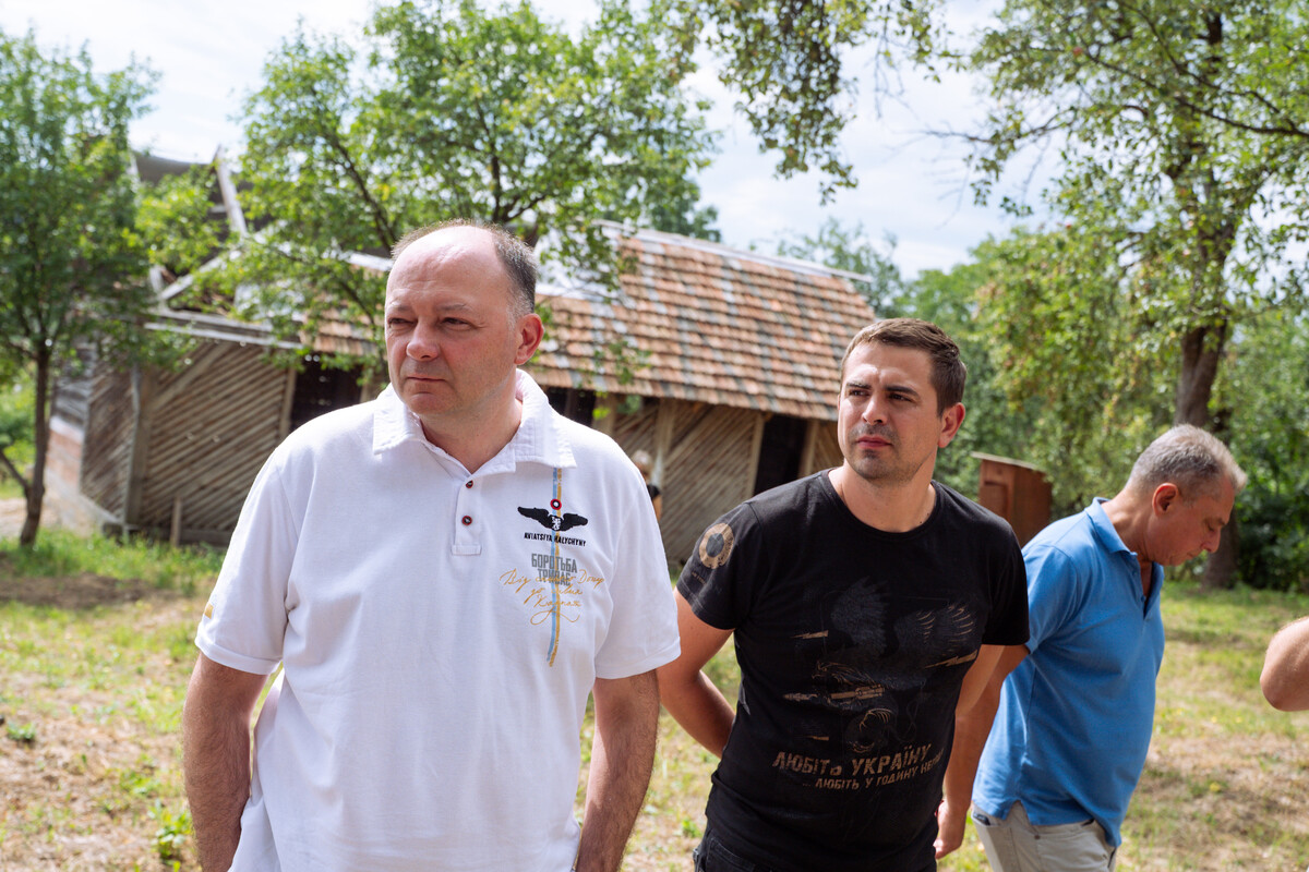 Фото 2: Місто починає облаштовувати інклюзивні доріжки на території музею Євгена Коновальця у Зашкові