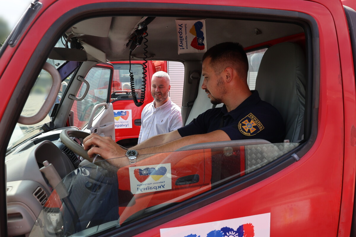 Фото 1: Шість пожежних автомобілів передали громадам Львівської агломерації від тайванського народу