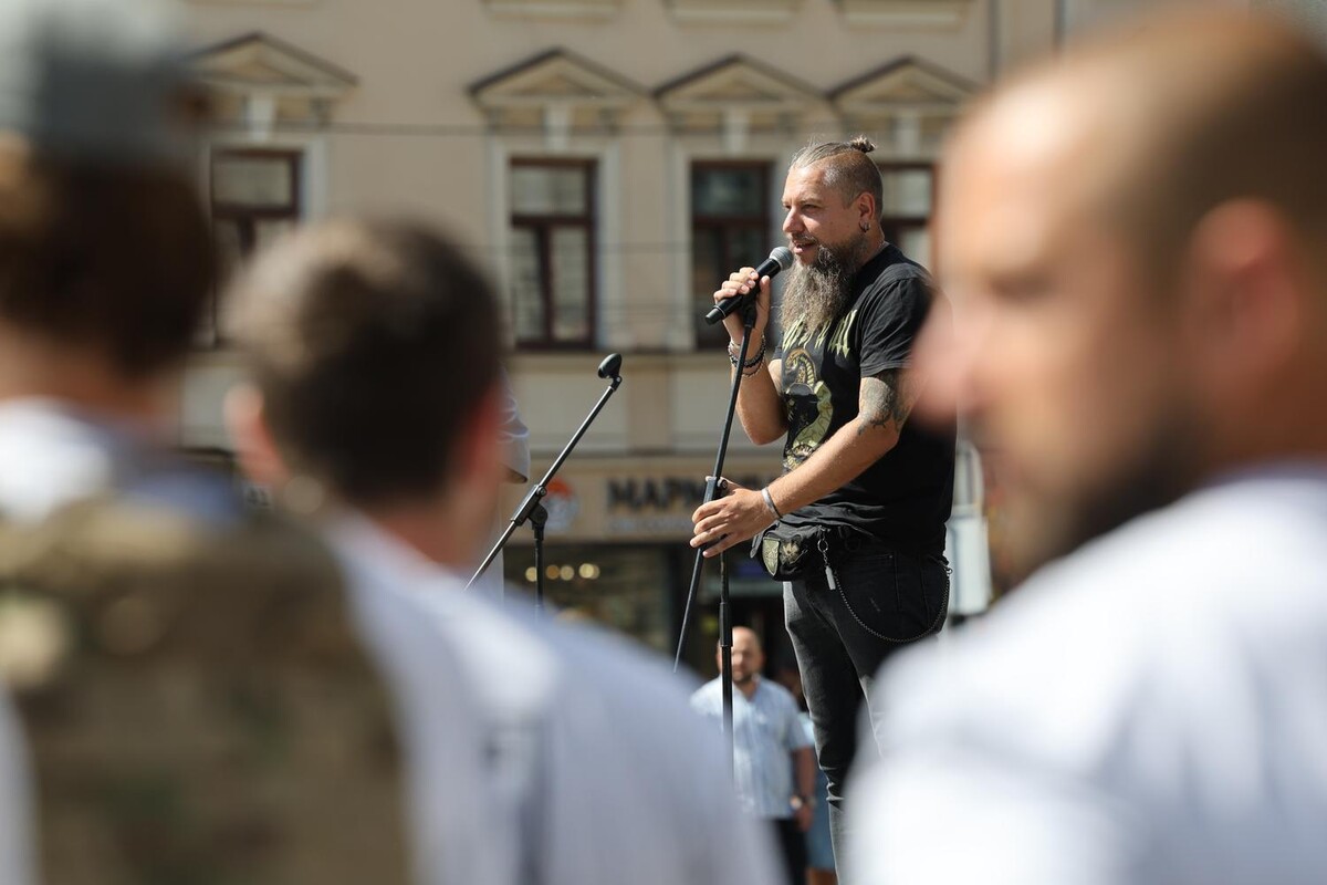 Фото 3: У Львові представники Сил оборони встановили рекорд України, масово виконавши комплекс «Murph» (фото)