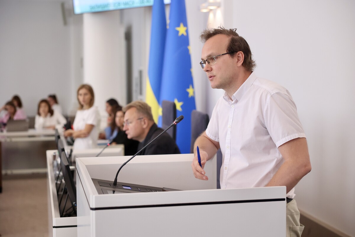 Фото 1: На відновлення будинків, пошкоджених внаслідок ракетної атаки на Львів 30 липня, потрібно близько 300 млн грн