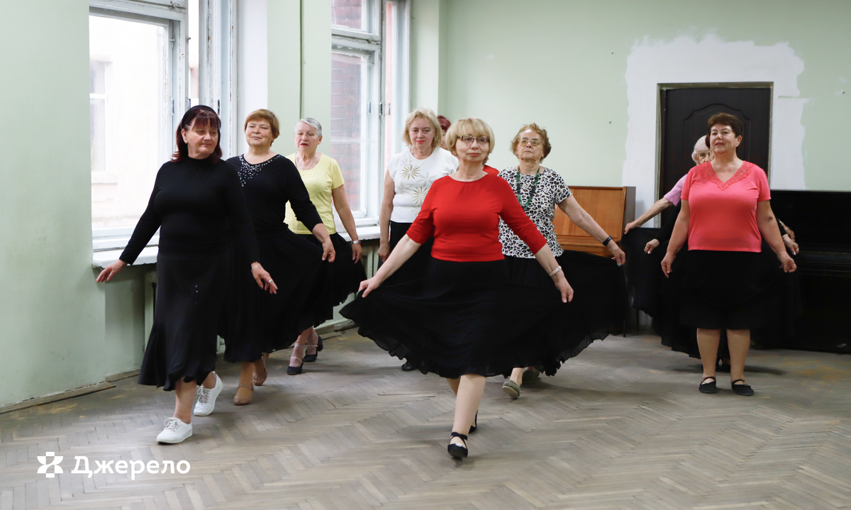 Фото 3: Активні у старшому віці: у «Джерелі» відбувся перший випускний для людей 60+ і стартує початок навчання