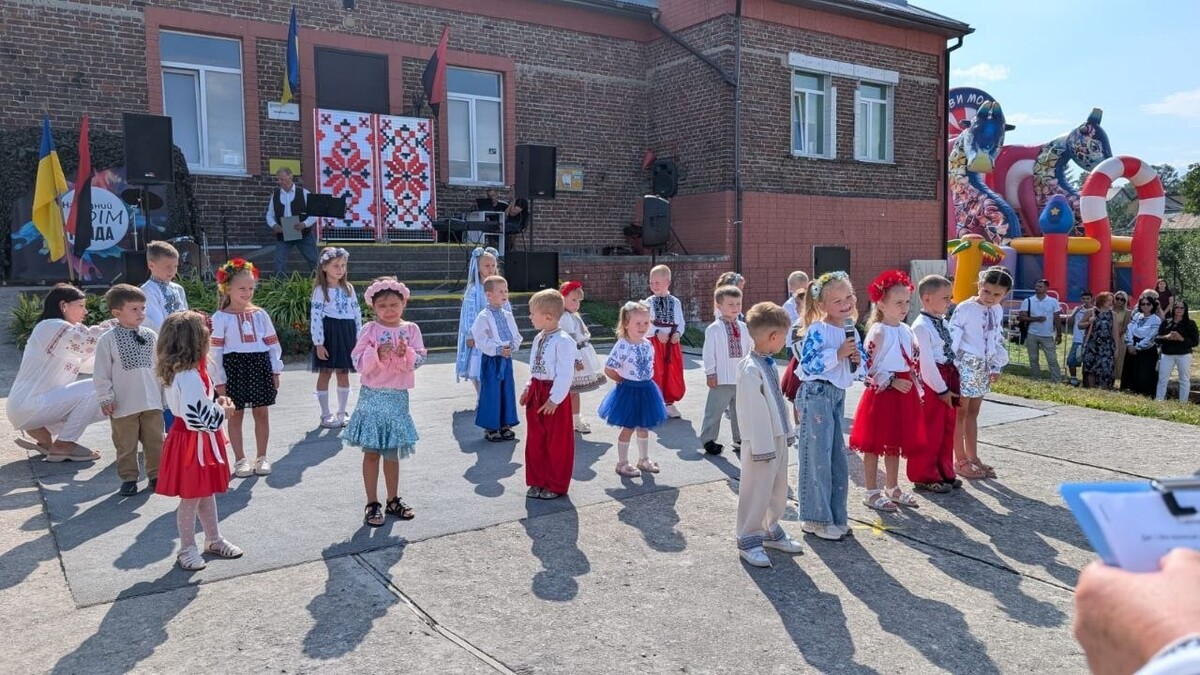 Фото 1: У Гряді відзначили День села та нагородили волонтерів і місцевих активістів