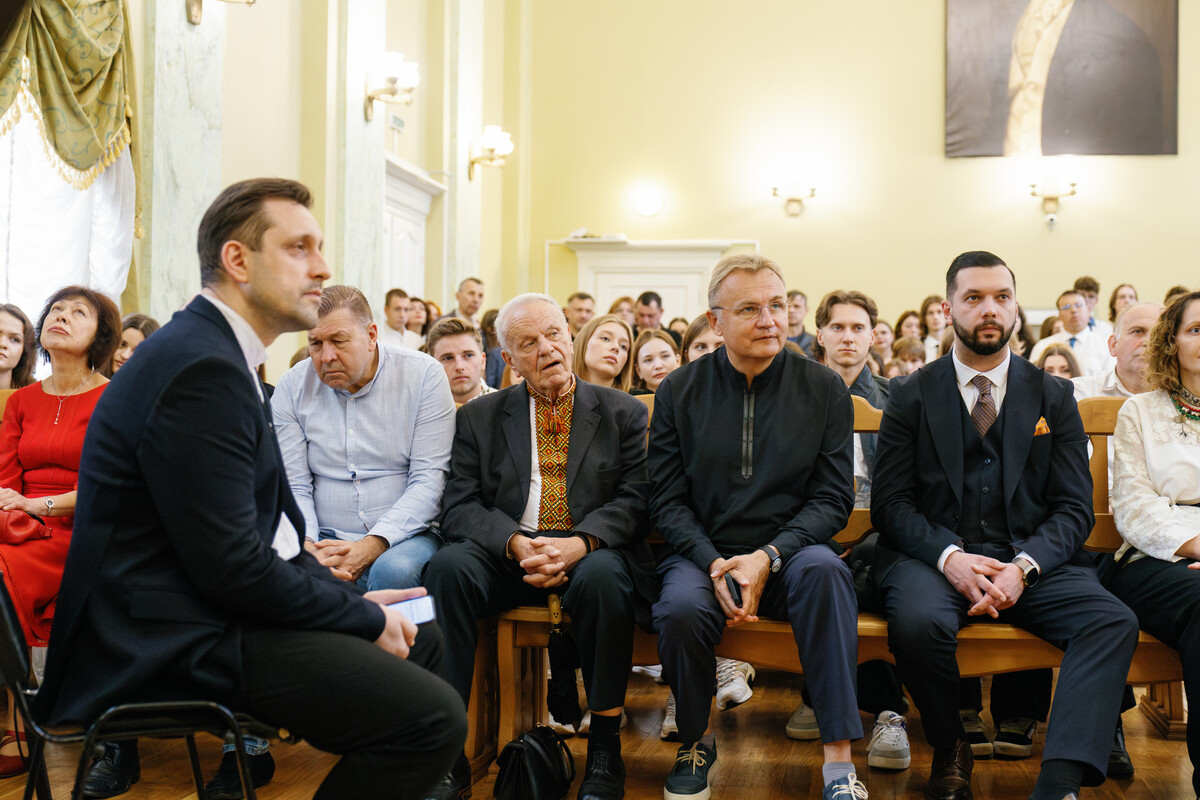 Фото 3: Коли бракує слів, говорить музика: у&nbsp;Львівській музичній академії студентів урочисто привітали з&nbsp;початком навчального року