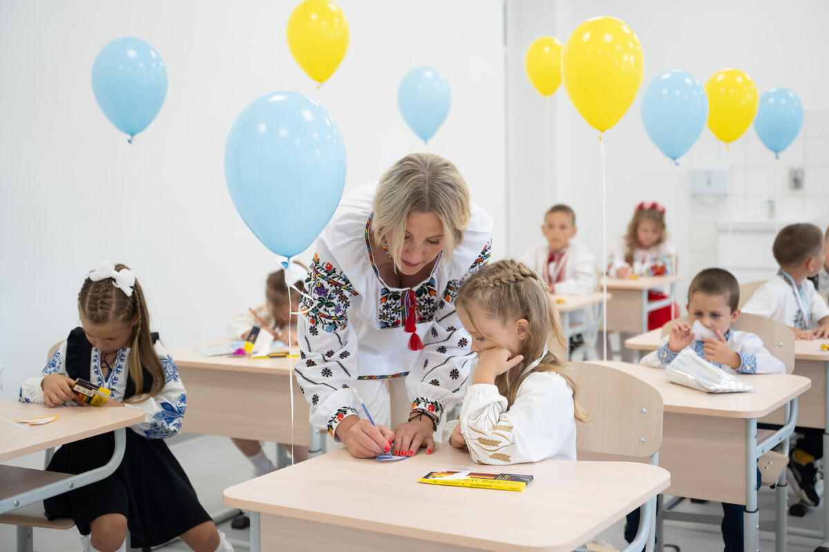 Фото 5: У Брюховичах відкрили нову школу: за парти сіли 370 учнів (фото/відео)