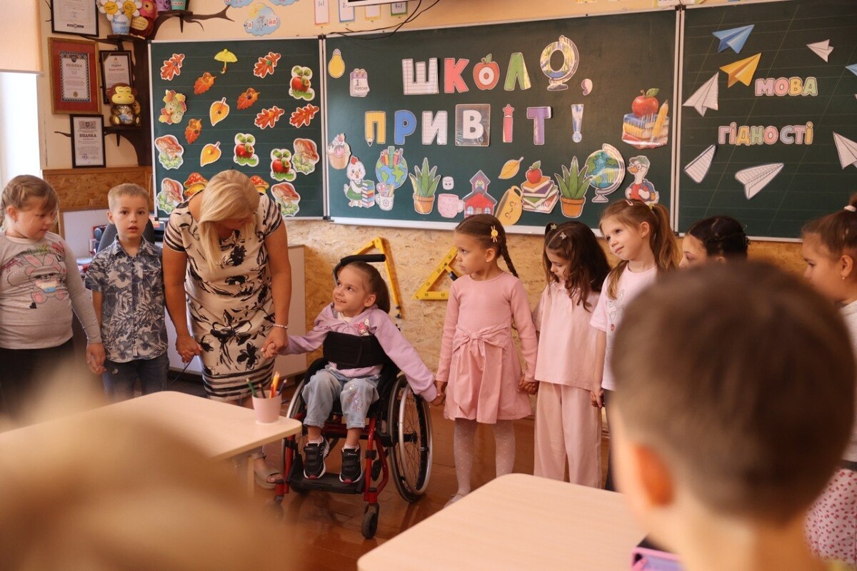 Фото 2: П’ять років тому вона об’єднала увесь Львів: Вікторія Полюга пішла у перший клас (фото/відео)