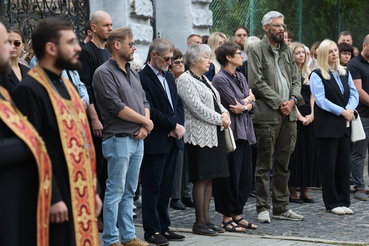 Фото 1: Два роки потому: у Львові вшанували пам’ять восьми жертв російської атаки