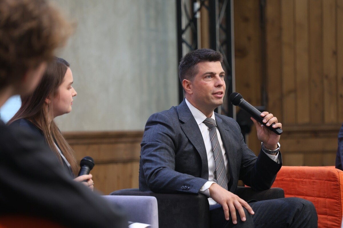 Фото 1: У Львові стартував IV Urban Mobility Forum: півтисячі учасників обговорюють майбутнє мобільності України