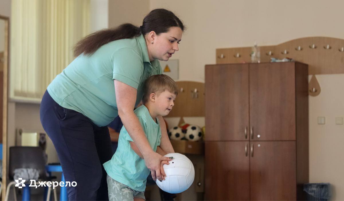 Фото 4: Щоб жив повноцінним життям: як п’ятирічному хлопчику із синдромом Дауна допомагають у міському Центрі «Джерело»
