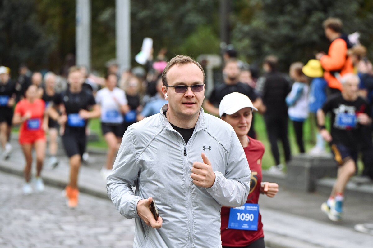 Фото 1: У Львові відбувся благодійний забіг «Meest Run the World — 2026»: для військових зібрали 250 тис. грн (фото)