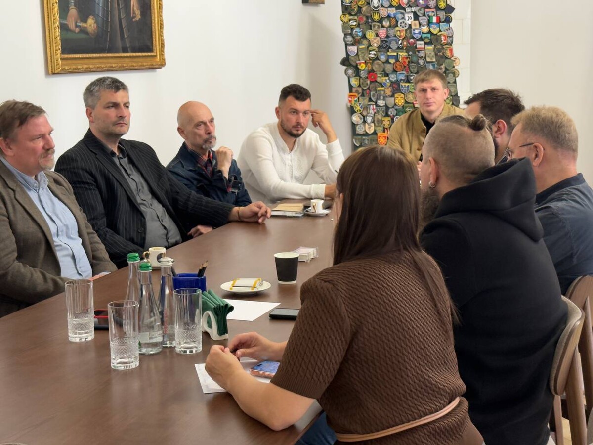 Фото 4: Підтримка ветеранів та співпраця з українськими громадами: Андрій Садовий зустрівся з делегацією Європейського Конгресу Українців та чеських організацій