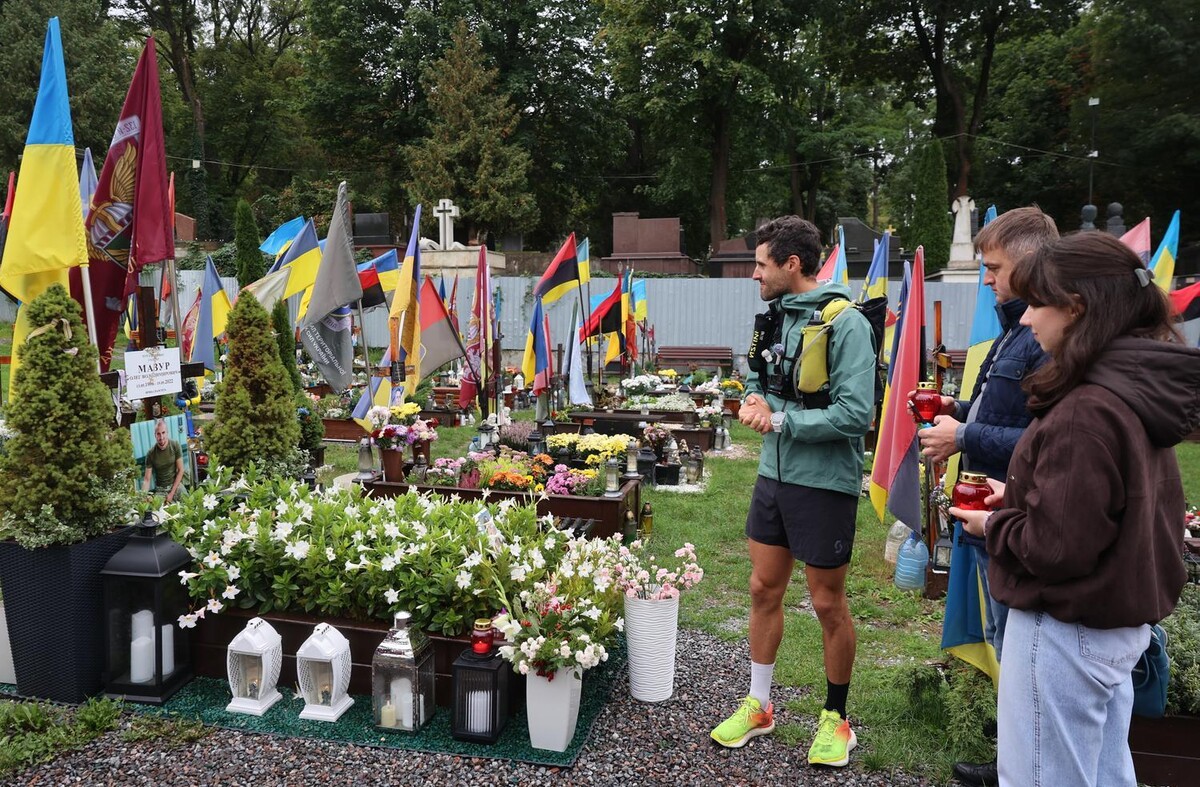 Фото 1: 4200 км на підтримку України: у Львові швейцарський спортсмен і благодійник Фредерік Сплендор завершив 60-денний марафон (фото/відео)
