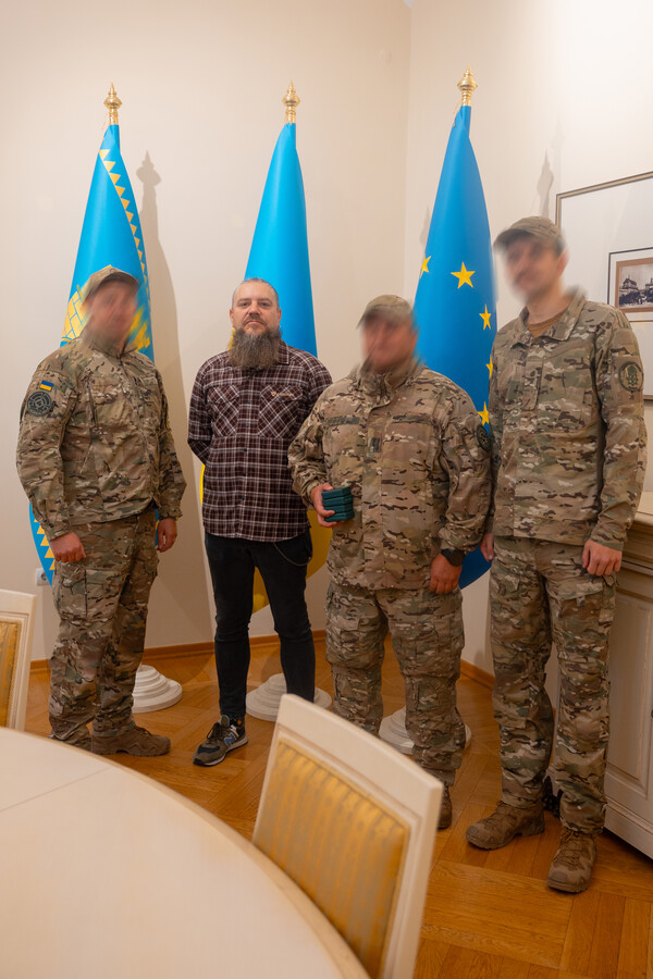 Фото 2: За мужність та самовідданість: місто відзначило військовослужбовців загону спецпризначення «Омега»