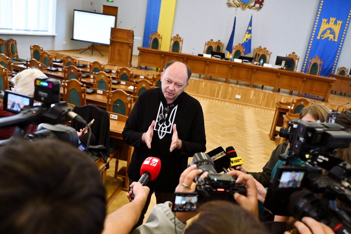 Фото 1: Львівська районна рада не винесла на голосування розширення меж Сокільників (відео)