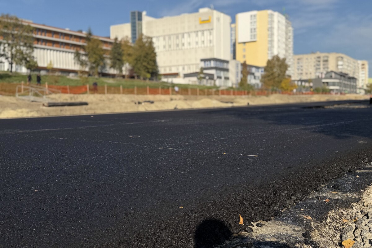 Фото 1: Реконструкція вул. І. Мазепи: першу ділянку вже почали асфальтувати