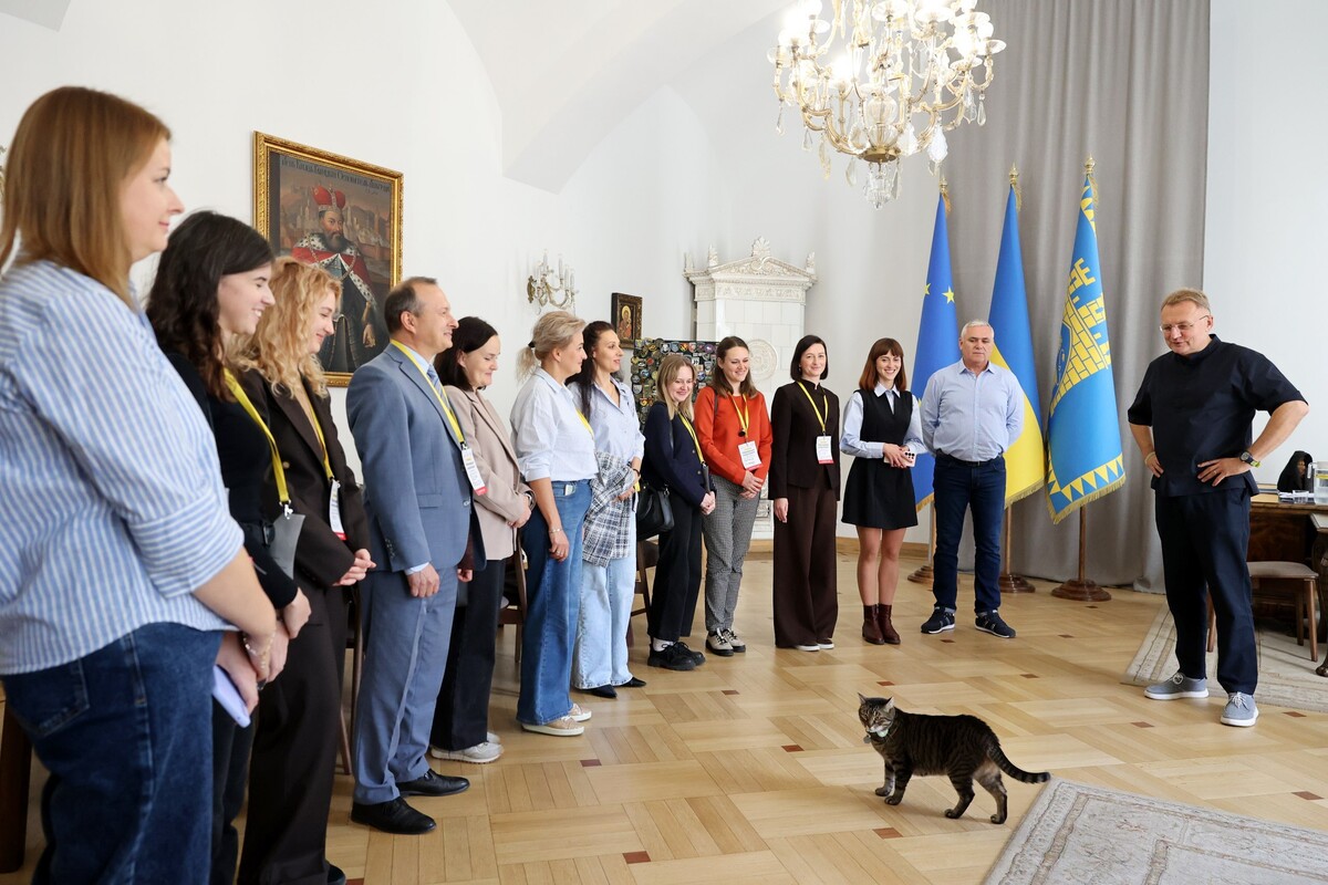 Фото 4: Як міжнародні контакти перетворити на реальні проєкти: у Львові завершилася резиденція ідей для громад України