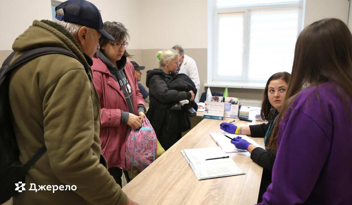 Фото 1: У Львові для бездомних людей знову запрацював «Автобус турботи»: куди курсуватиме і яку допомогу можна отримати (фото/відео)