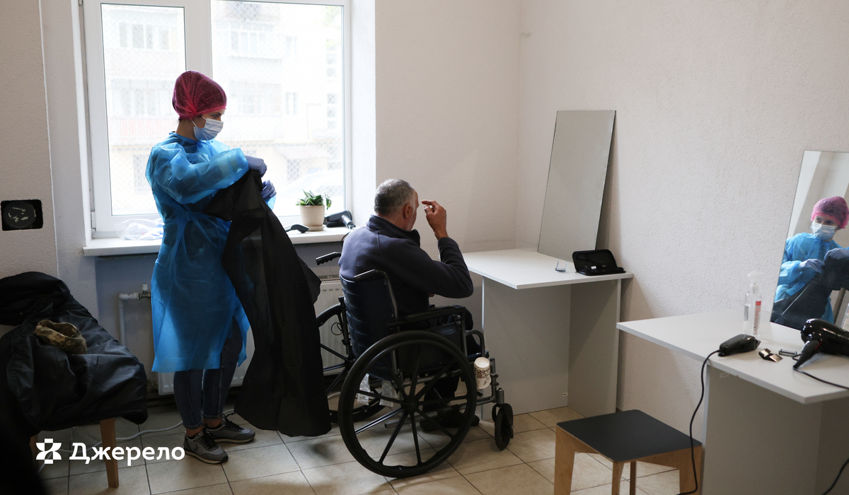 Фото 3: У Львові для бездомних людей знову запрацював «Автобус турботи»: куди курсуватиме і яку допомогу можна отримати (фото/відео)