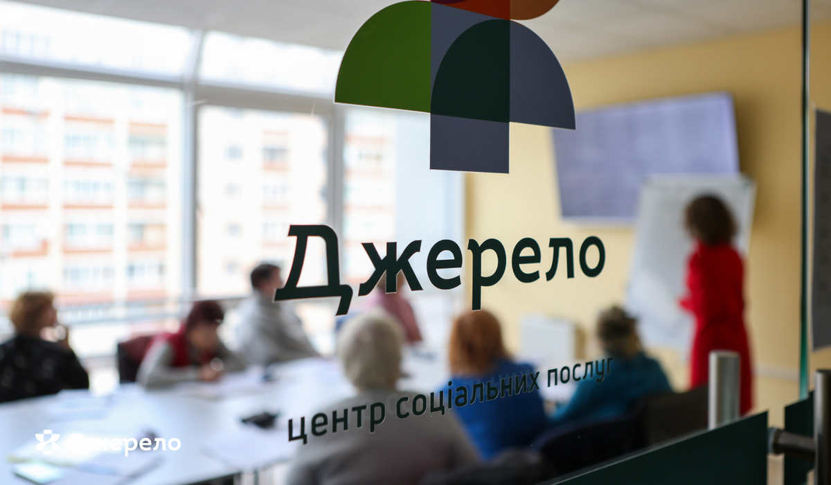 Фото 5: «Треба трохи навантажувати мозок»: як у міському «Джерелі» люди старшого віку вивчають англійську