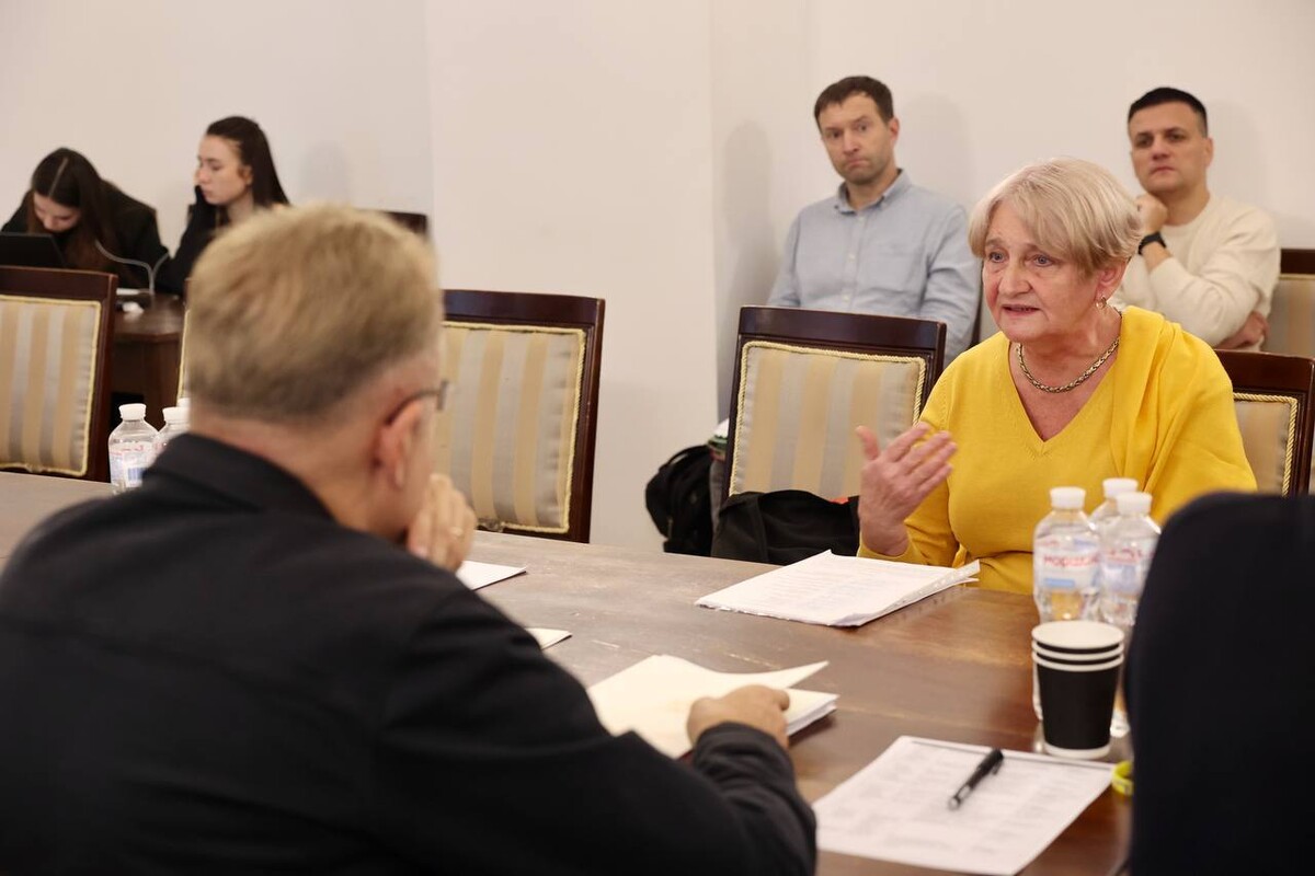 Фото 2: Повернення прибудинкової території, проблемне будівництво та соціальні питання: Андрій Садовий провів особистий прийом громадян