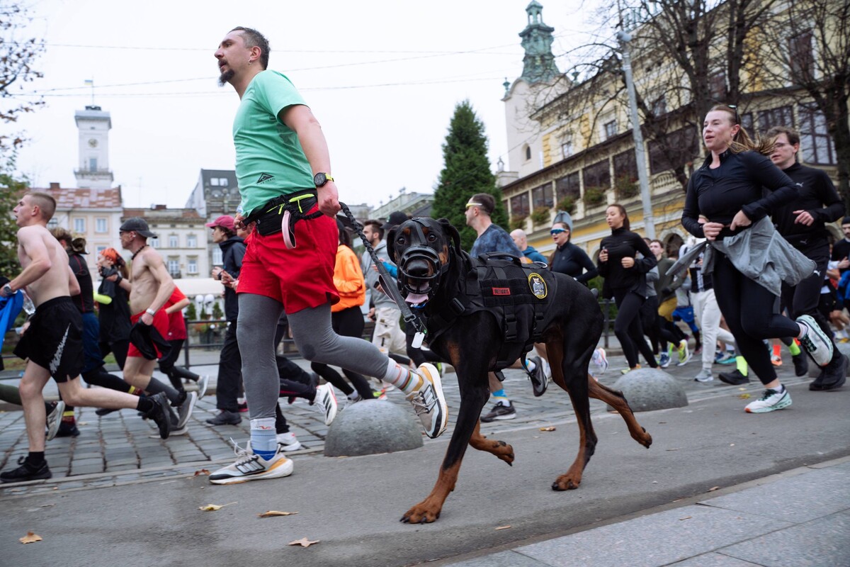 Фото 6: У&nbsp;Львові відбувся благодійний забіг Running Rave 2.0: зібрані кошти скерують на&nbsp;підтримку&nbsp;ЗСУ
