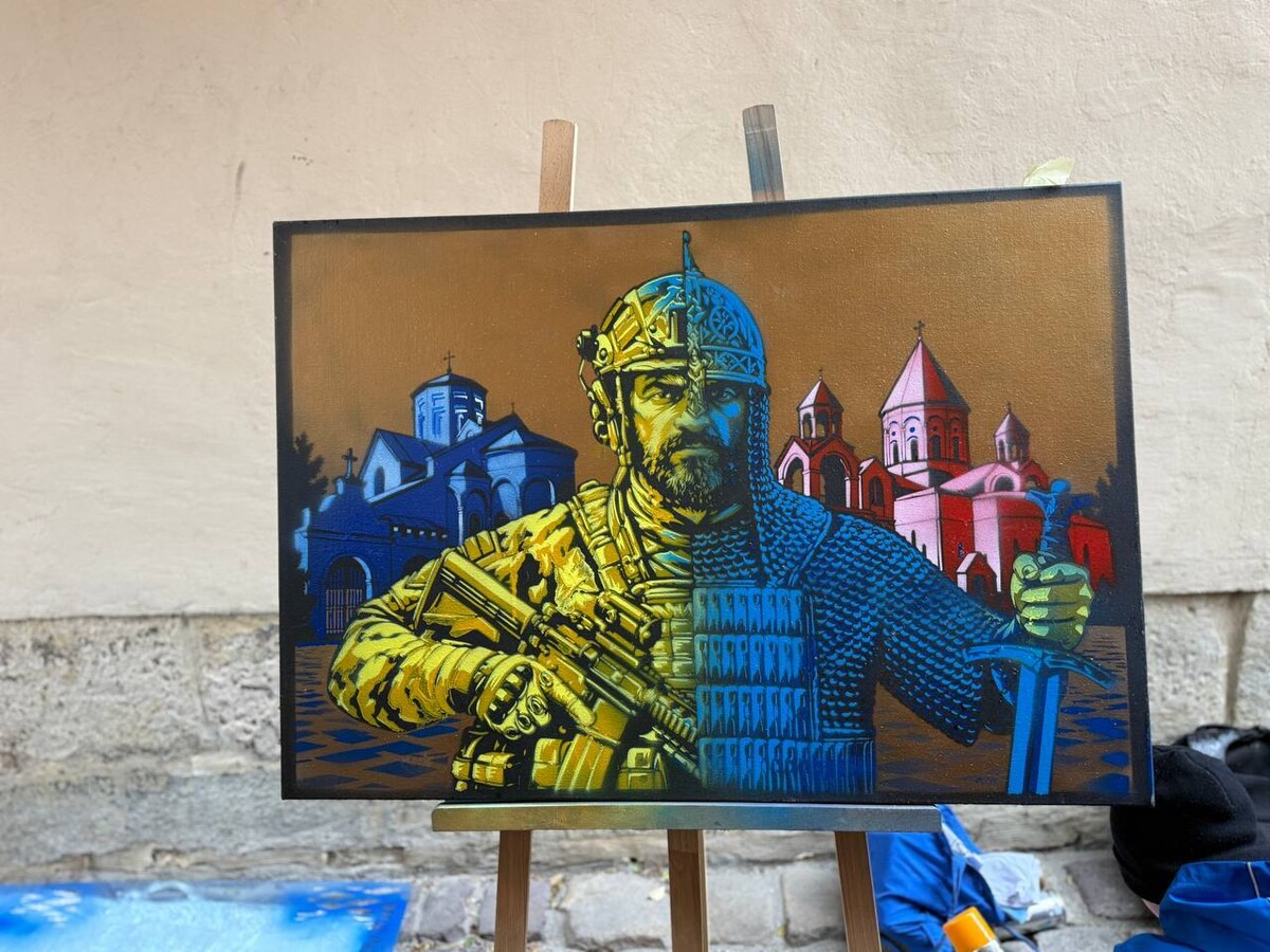 Фото 1: У Львові створили картину на честь вірмен-захисників України: полотно експонуватимуть у Єревані