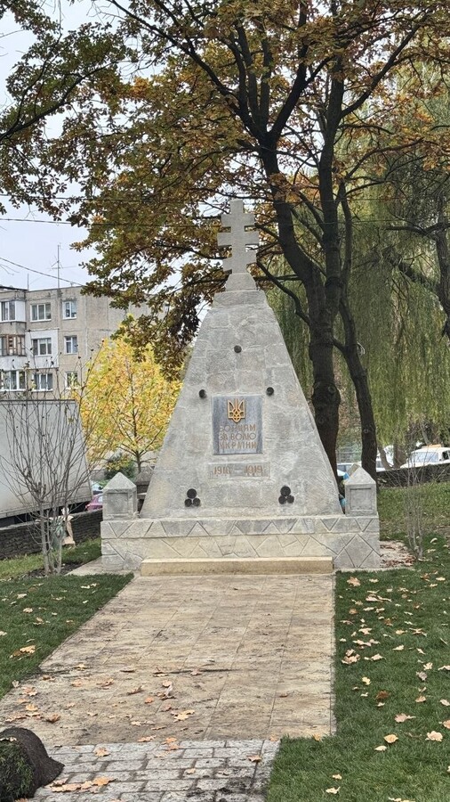 Фото 1: У Львові відреставрували пам’ятник на могилі стрільців Української Галицької Армії: 1 листопада там проведуть пам’ятні заходи