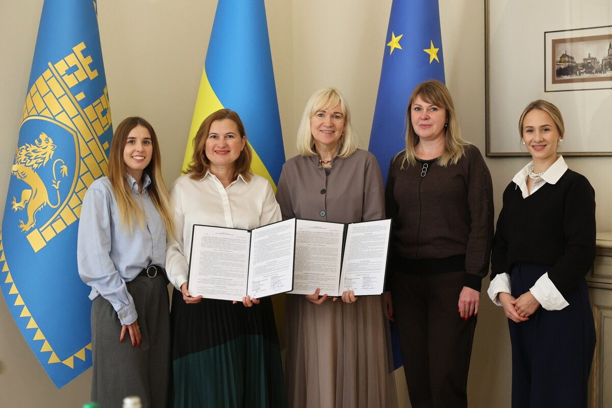 Фото 1: У Львові підписали меморандум, який допоможе підліткам знайомитися з різними професіями та обирати майбутній фах