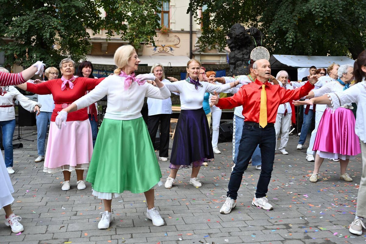 Фото 8: «Я не хотіла існувати, а хотіла жити»: як львів’яни після 60 підкорюють танцпол