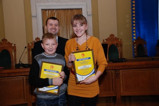 Фото 3: Ще 20 львівських дітей отримали можливість вивести на поле зірок європейського футболу