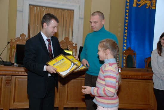 Фото 4: Ще 20 львівських дітей отримали можливість вивести на поле зірок європейського футболу
