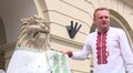 Левів у Львові одягли у вишиванки